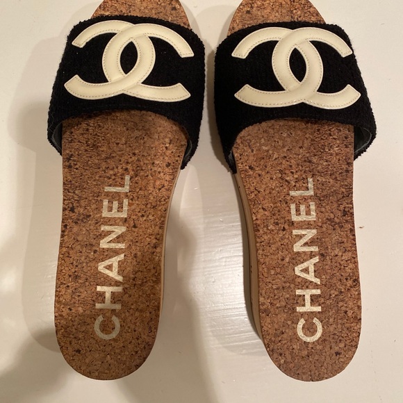 Chanel black and cream CC slides - Picture 12 of 12